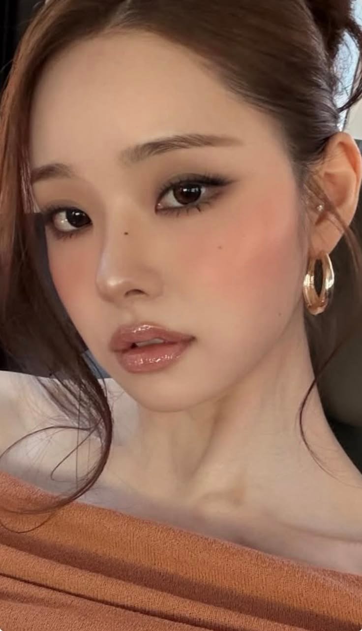 Professional self-makeup look 1